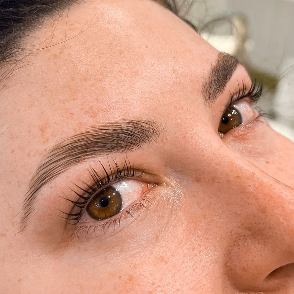 Celebrity Lashlift + Tint + Eyebrow Grooming